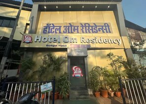 Exterior - Fabhotel Om Residency (Mumbai)