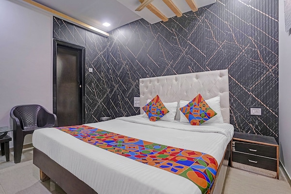 Egyptian cotton sheets, premium bedding, in-room safe, free WiFi