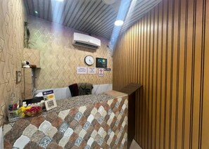 Reception - Fabhotel Om Residency (Mumbai)