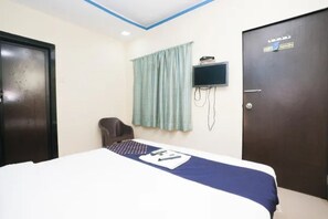 Egyptian cotton sheets, premium bedding, in-room safe, free WiFi - Fabhotel Om Residency (Mumbai)