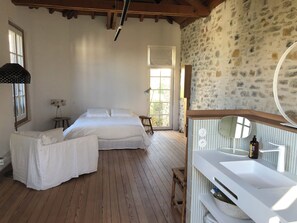 1 habitación, tabla de planchar con plancha, wifi y ropa de cama 
