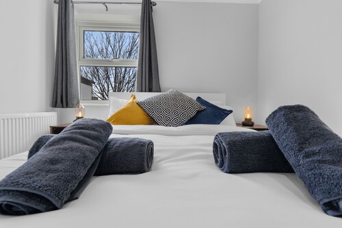 London 3BD sleeps 8 East CR0 Station LGW 14 mins