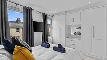 3 bedrooms, desk, free WiFi