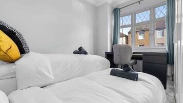2 bedrooms, iron/ironing board, free WiFi, bed sheets