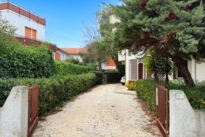 Property grounds - M455 - Marcelli, spacious four-room apartment with terrace and parking space (Marcelli)