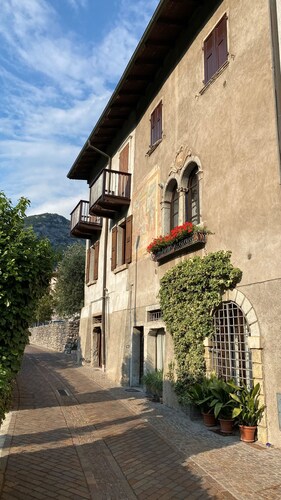 Charming apartment with studio in the historic old customs house in Nago-Torbole.