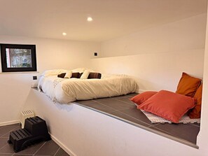2 habitaciones, tabla de planchar con plancha, wifi y ropa de cama 