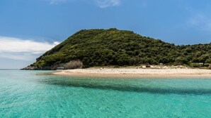 Una playa cerca