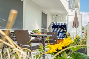 Outdoor dining - Apartment in Zingst with swimming pool (Zingst)