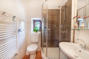 Shower, hair dryer - Charming Villa with Private Garden & BBQ (Barban)