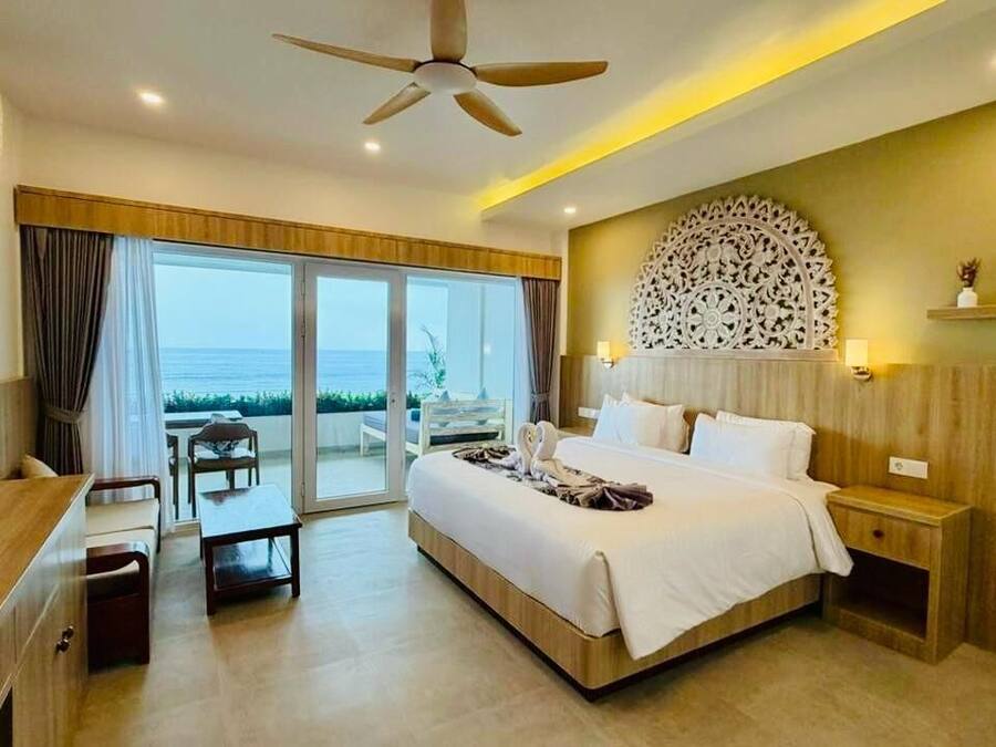 Caja de seguridad en la habitación y escritorio