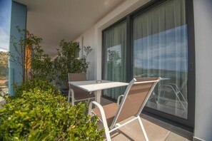Deluxe Double Room, Balcony, Sea View | Outdoor dining - Hotel Porta Ksamil (Ksamil)