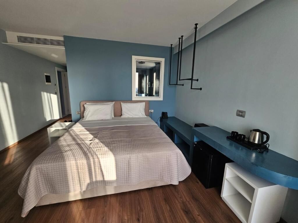 Junior Suite, Balcony, Sea View | In-room safe, desk, laptop workspace, soundproofing