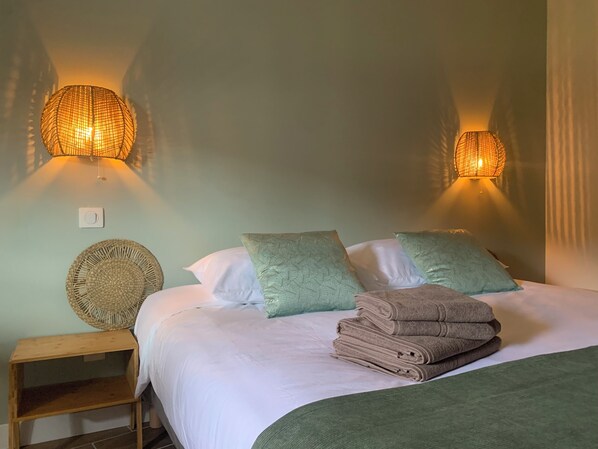 Unclassified image, 1 of 8, button