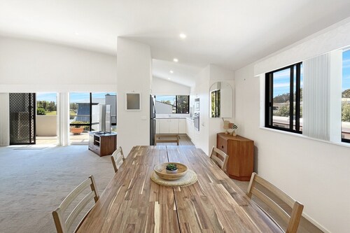 Beachside 3-Bed Apartment with Garage Parking