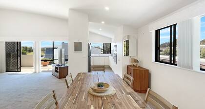 Beachside 3-Bed Apartment with Garage Parking