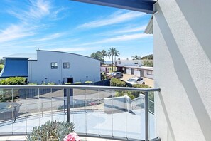 Property grounds - Beachside 3-Bed Apartment with Garage Parking (Batehaven)