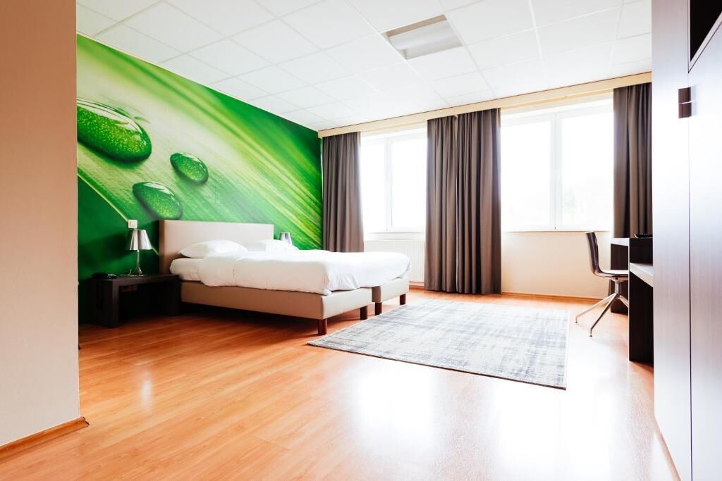 ตู้นิรภัยในห้องพัก, เตารีด/โต๊ะรีดผ้า, Wi-Fi ฟรี