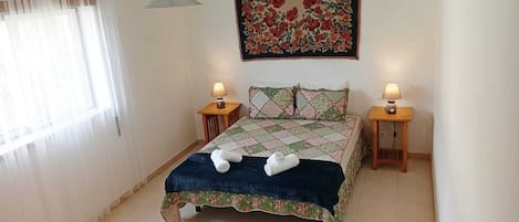 2 habitaciones, cuna de viaje, wifi gratis y ropa de cama