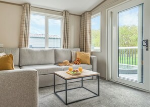 TV - 1 bedroom accommodation in Hayle (Hayle)