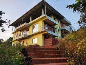 Unclassified image, 4 of 6, button - Red Soil Strawberry Farm villa (Bhuteghar)