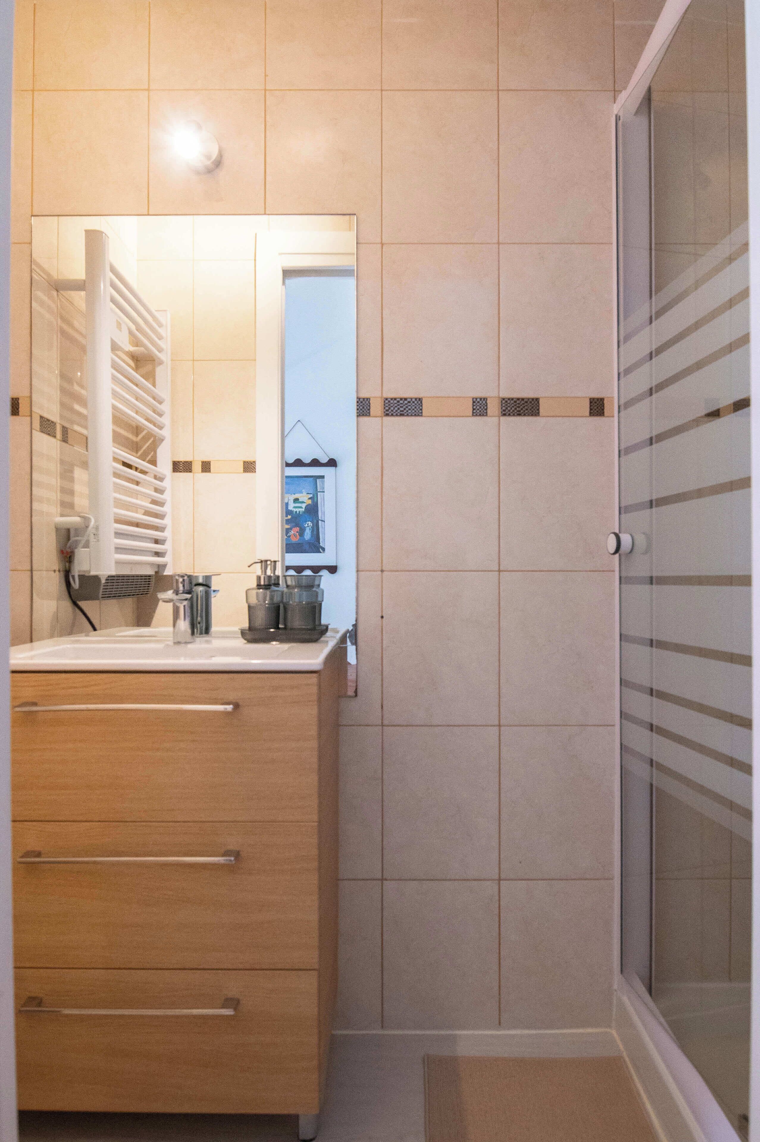 Shower, hair dryer, shampoo