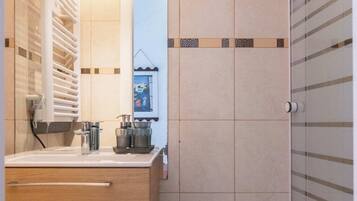 Shower, hair dryer, shampoo