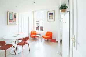 Interior - Top-Floor Flat Steps to the Sea (Nice)