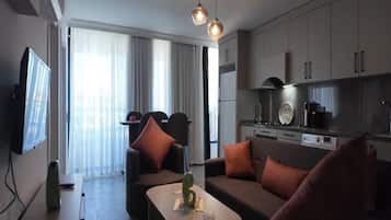 Comfort Suite, Balcony, Sea View | Living area