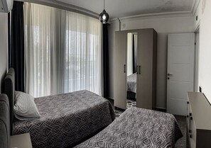 Comfort Süit, Balkon, Deniz Manzaralı | Ücretsiz kablosuz İnternet, çarşaf takımı 