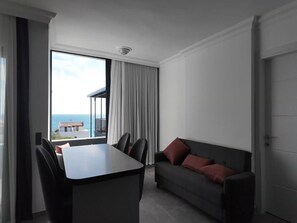 Suite Confort, balcón, vistas al mar | Zona de estar