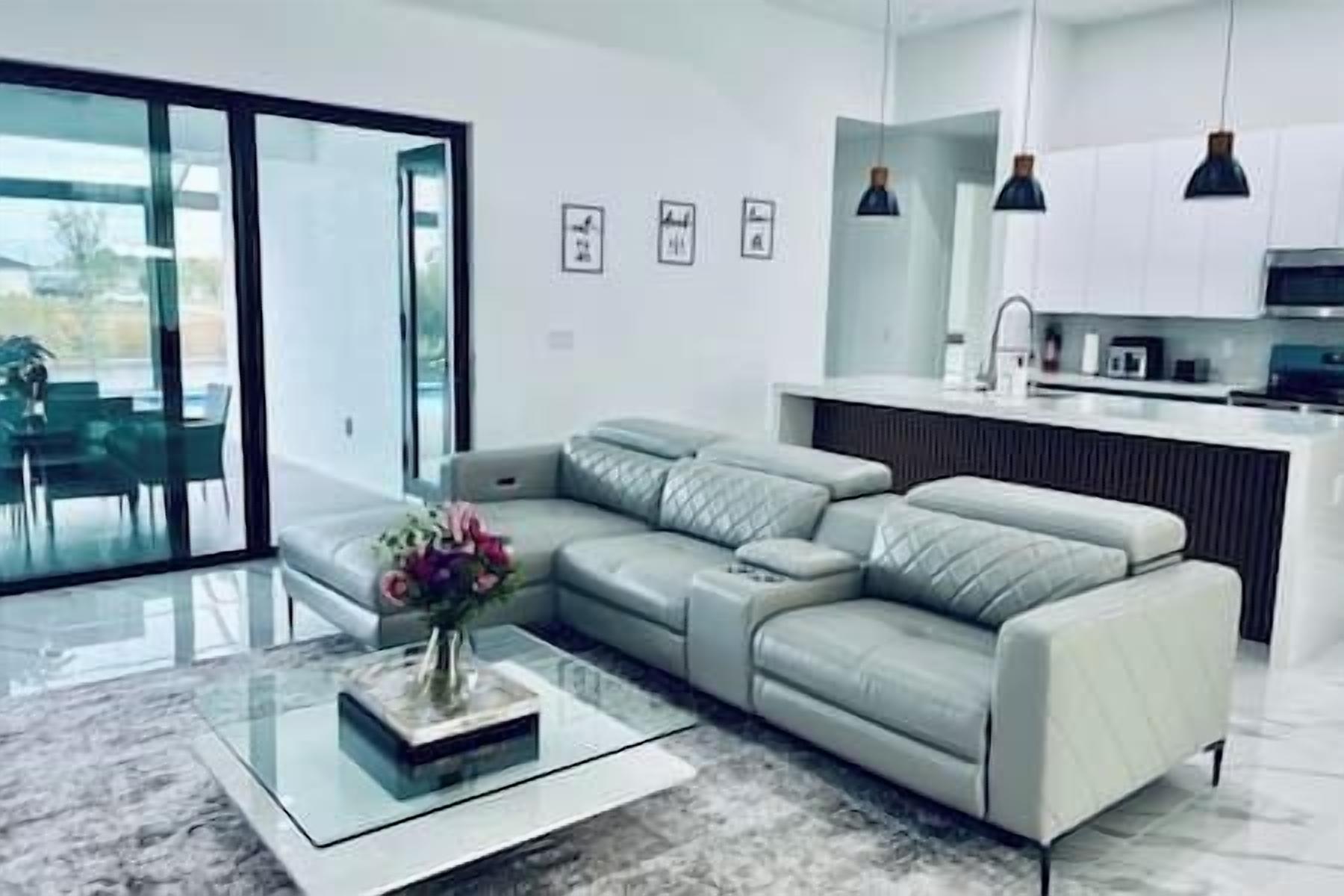 Televisión y chimenea 