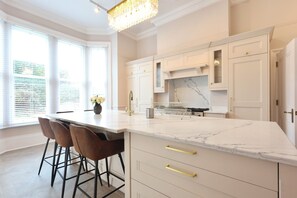 Fridge, microwave, oven, stovetop - Luxury 6 Bedroom Retreat | Sleeps 12 | Elegant Halifax Stay (West Yorkshire)