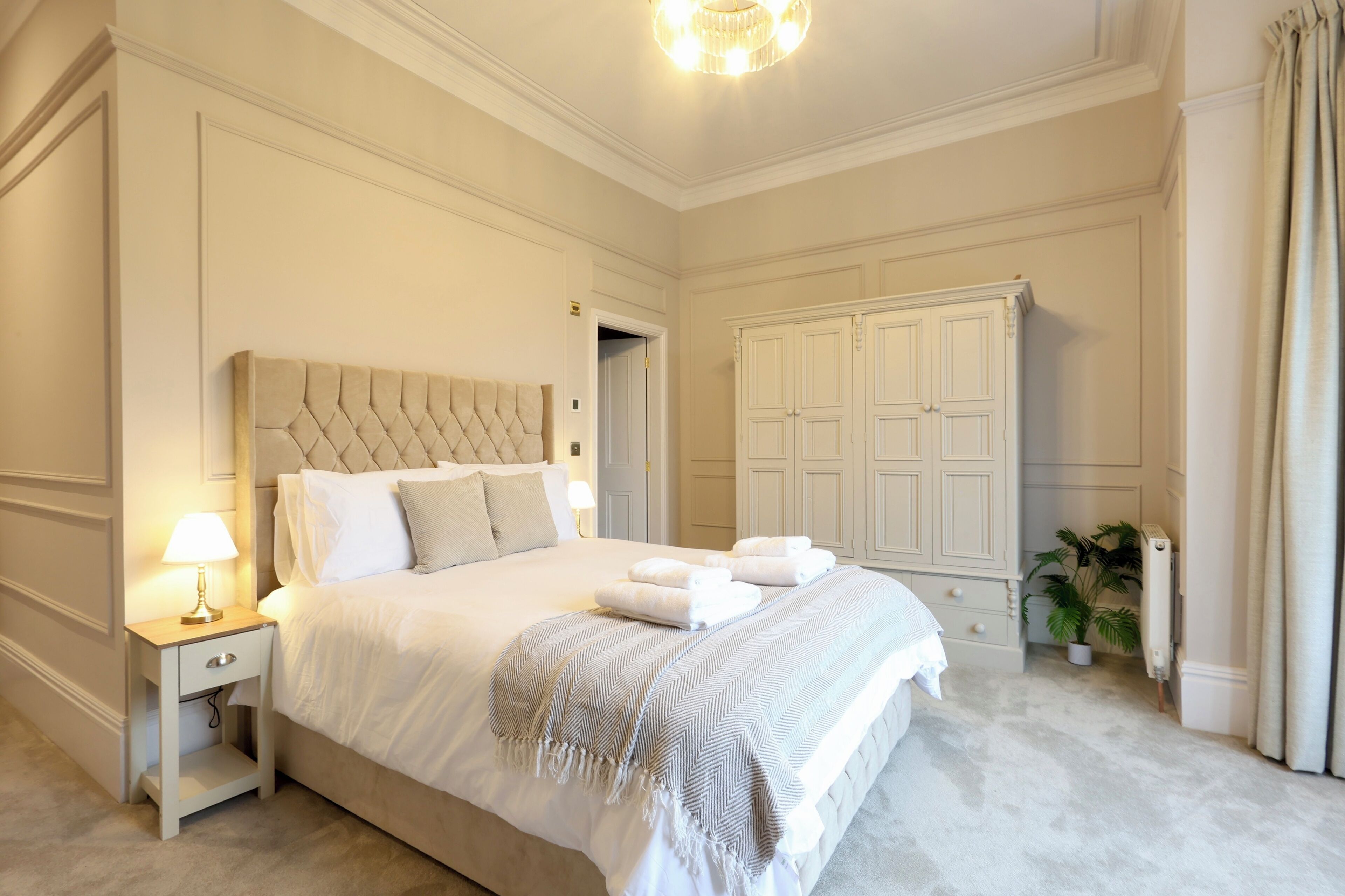 6 bedrooms, iron/ironing board, free WiFi, bed sheets