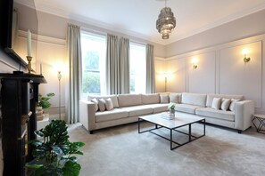 Smart TV, fireplace, table football, books - Luxury 6 Bedroom Retreat | Sleeps 12 | Elegant Halifax Stay (West Yorkshire)