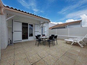 Outdoor dining - Les Palmyriennes by Interhome (Les Mathes)