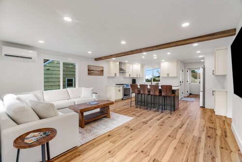 Sunny 3BR Retreat Near Everett Waterfront