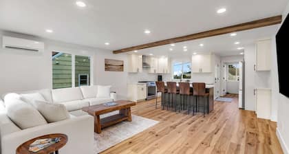 Sunny 3BR Retreat Near Everett Waterfront