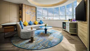 1 King Junior Suite | Premium bedding, down duvets, Select Comfort beds, minibar - voco Beijing Temple of Heaven by IHG (Beijing)