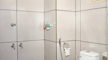 Deluxe Double Room, Air conditioning | Bathroom