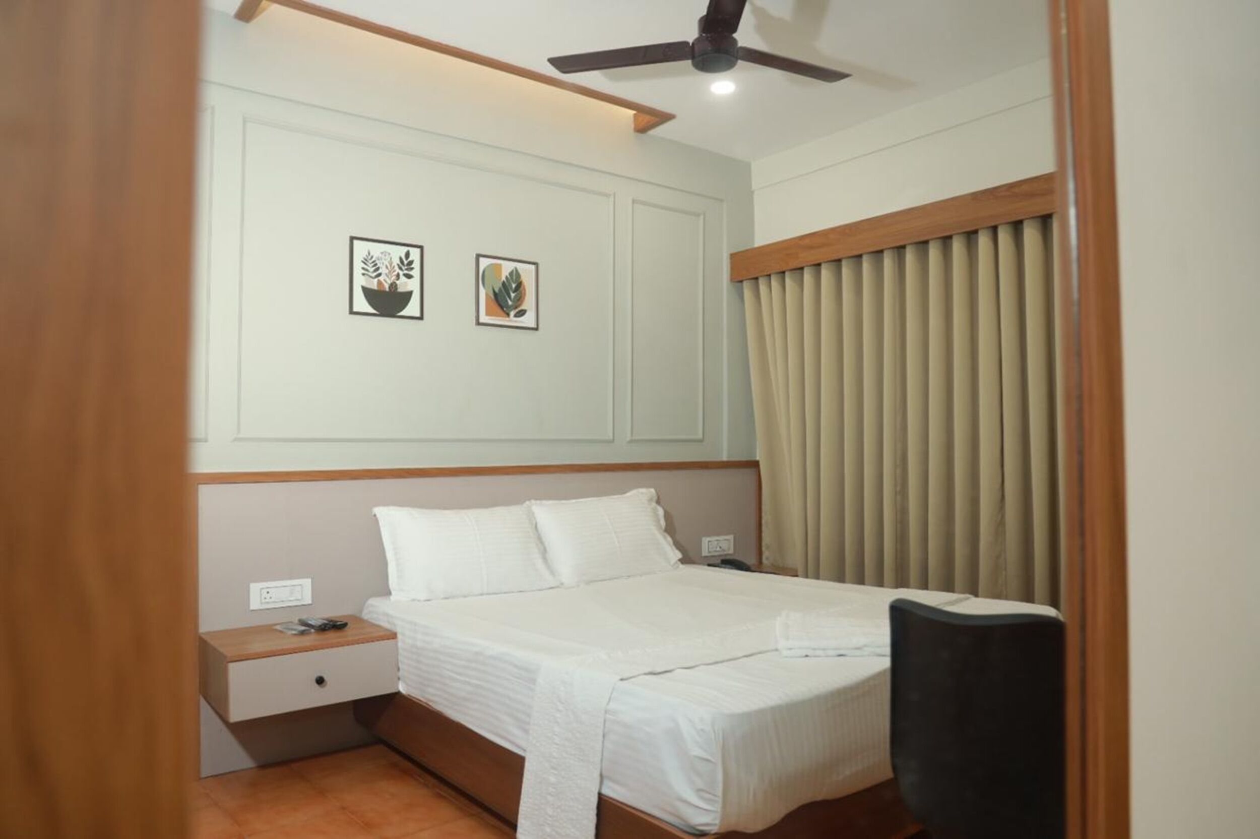 Deluxe Double Room | Desk, laptop workspace, free WiFi