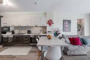 In-room dining - Saktouris Villa (Agios Vasileios)