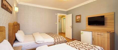 Family Duplex, 4 Bedrooms, City View | Iron/ironing board, free WiFi