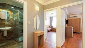 Family Duplex, 4 Bedrooms, City View | Bilik Mandi | Selipar