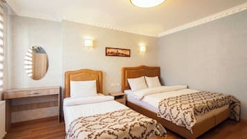 Family Duplex, 4 Bedrooms, City View | Seterika/papan seterika, Wi-fi percuma