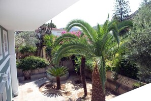 Property grounds - Green house studio/near Old town/Private terrace. (NAFPLIO)
