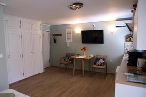 Interior - Green house studio/near Old town/Private terrace. (NAFPLIO)