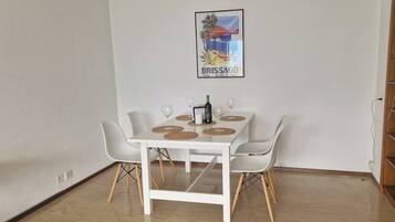 Appart'hĂŽtel Deluxe, balcon | Salle Ă manger