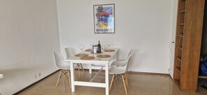 Appart'hôtel Deluxe, balcon | Salle à manger