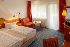 Kahden hengen comfort-huone, näköala puutarhaan | Tallelokero huoneessa, pimennysverhot, ilmainen Wi-Fi